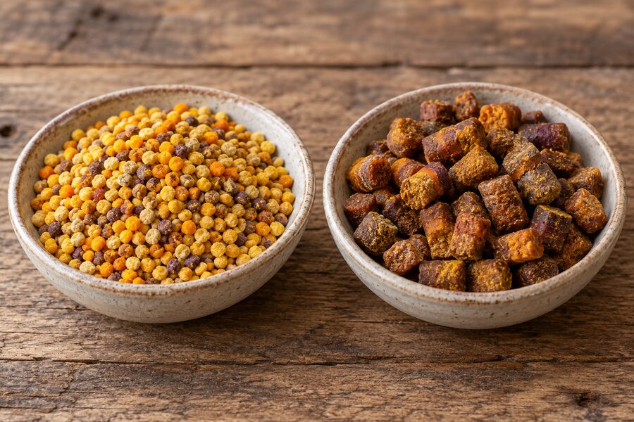 Blütenpollen und Bienenbrot in zwei Schalen auf einem rustikalen Holztisch